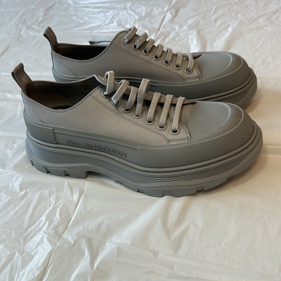 Alexander McQueen men’s Tread slick sneakers size 42 EU ….. authentic no BS ing - Picture 2 of 7